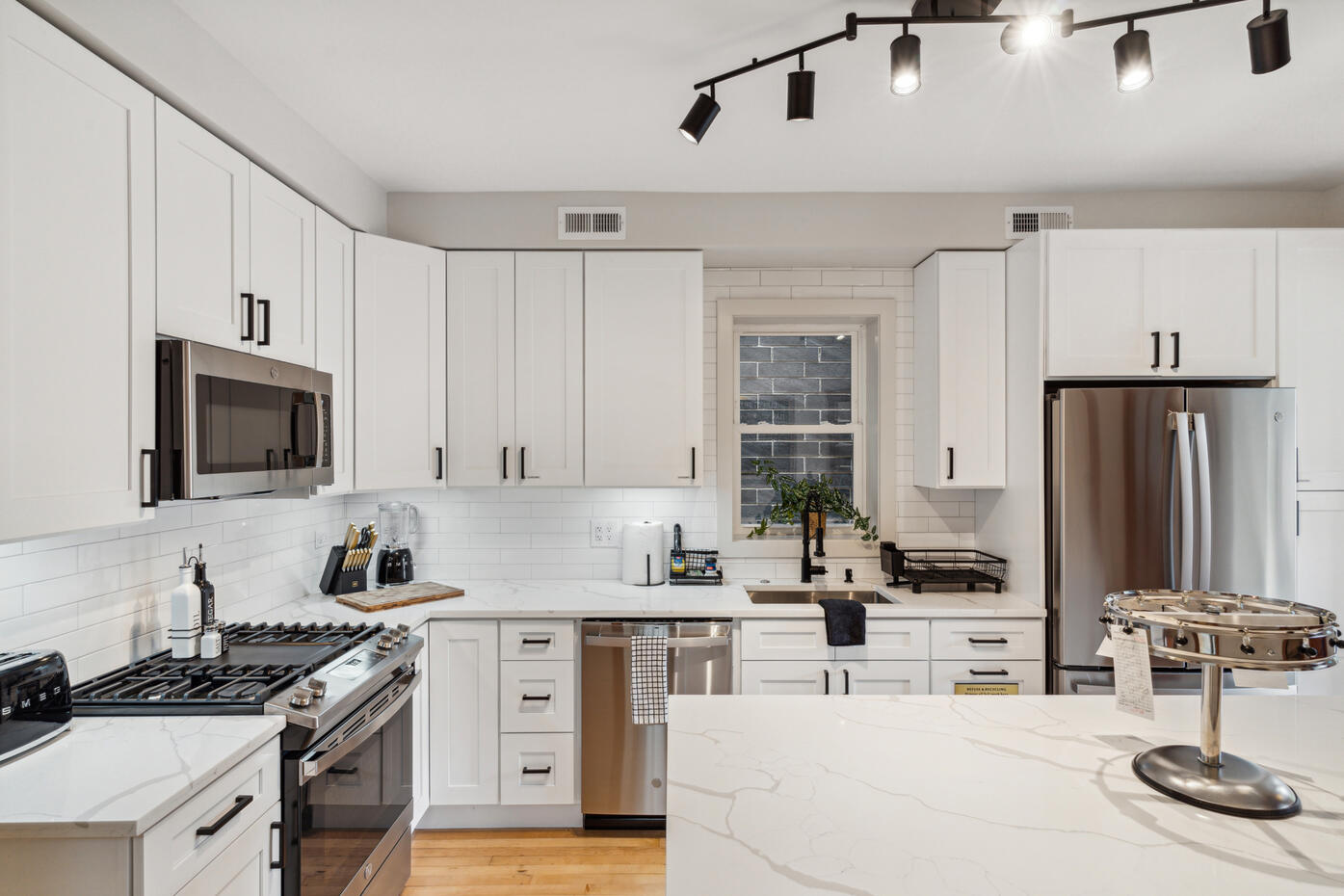Untitled White kitchen real estate photography Chicago